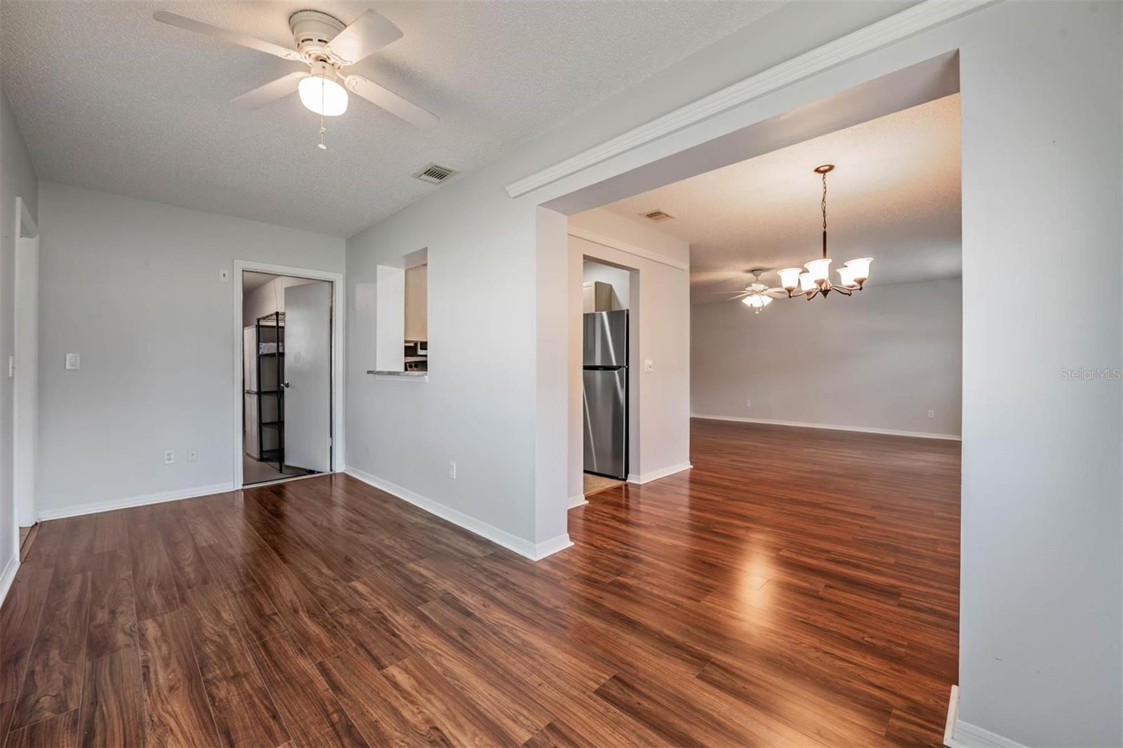 Image 19 of 46 For 214 Gloucester Boulevard