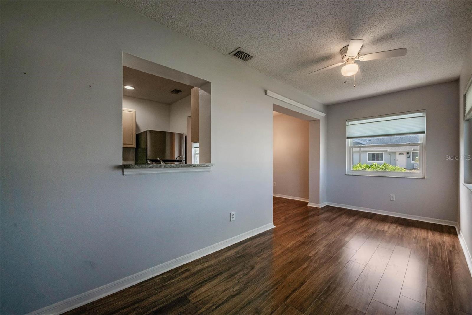 Image 21 of 46 For 214 Gloucester Boulevard