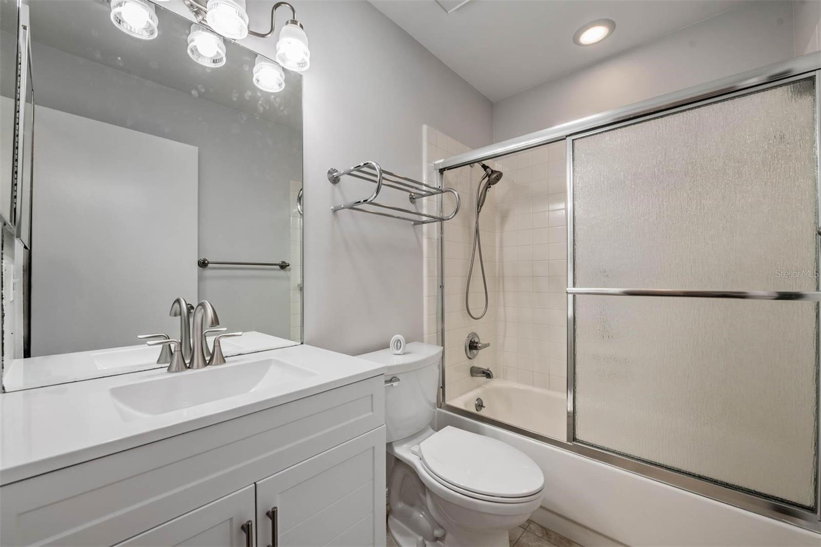 Image 29 of 46 For 214 Gloucester Boulevard