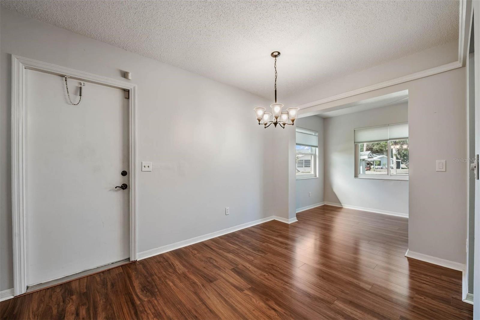 Image 6 of 46 For 214 Gloucester Boulevard