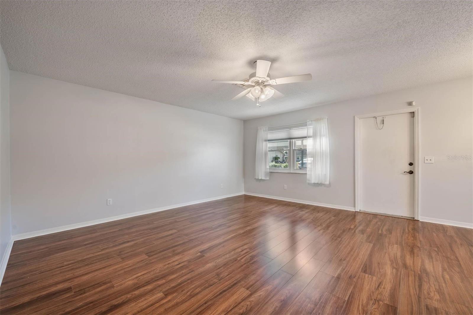 Image 7 of 46 For 214 Gloucester Boulevard