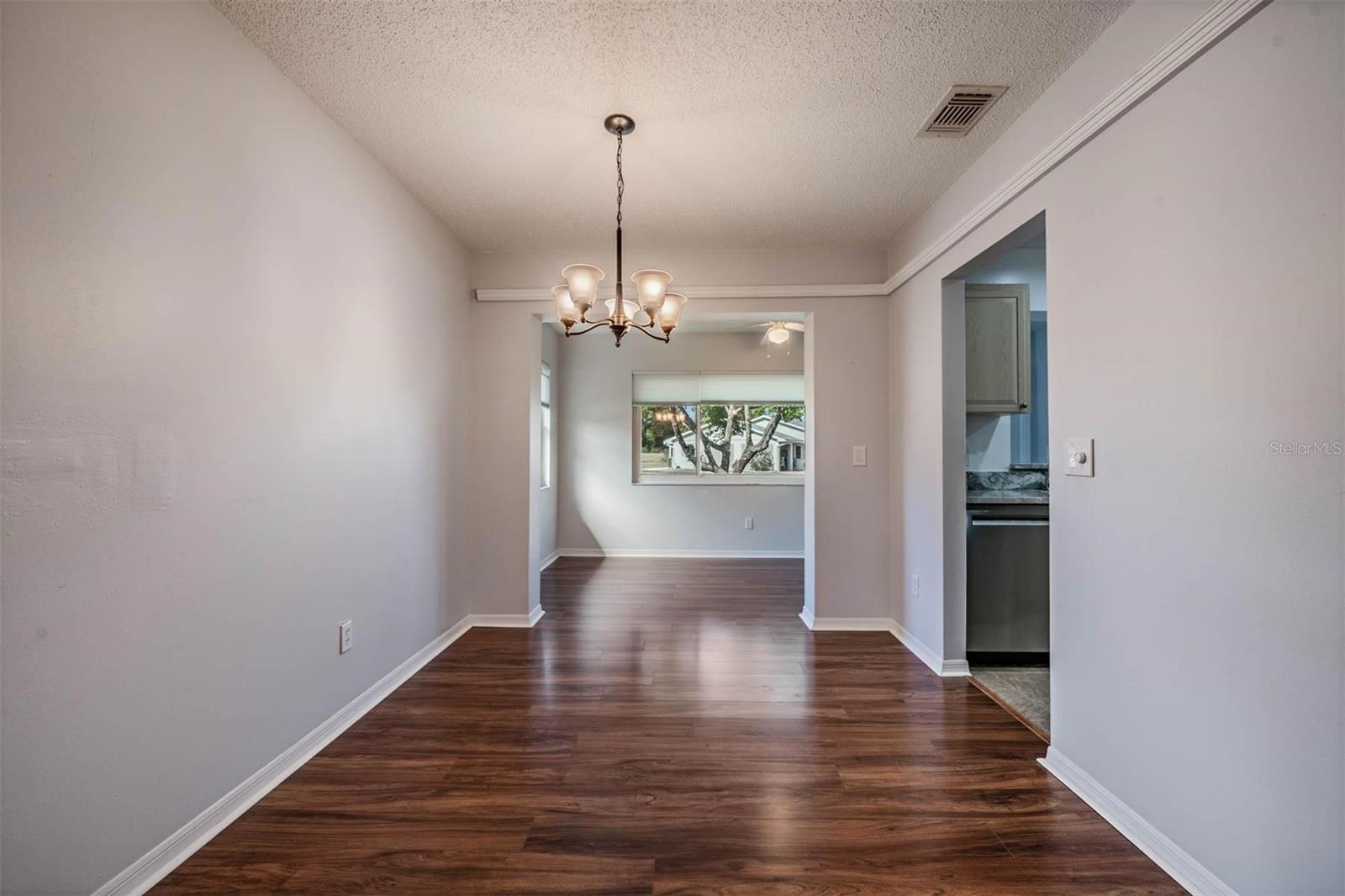 Image 8 of 46 For 214 Gloucester Boulevard