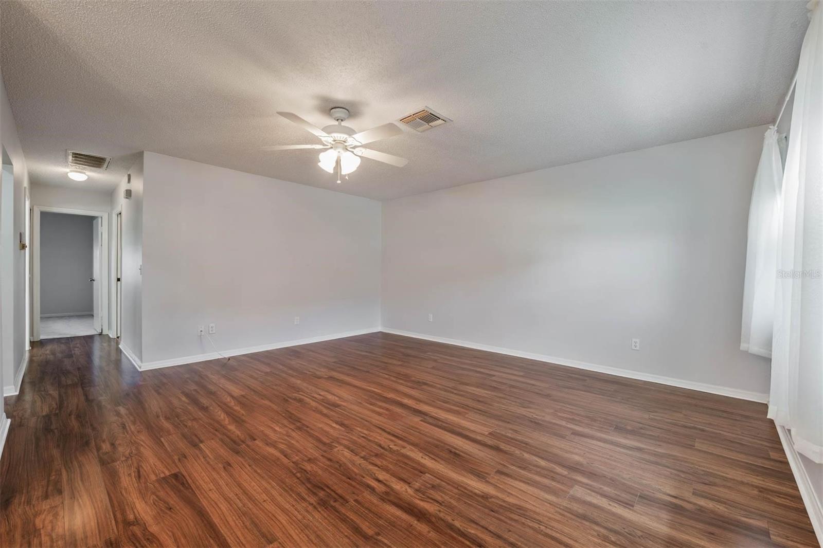 Image 9 of 46 For 214 Gloucester Boulevard