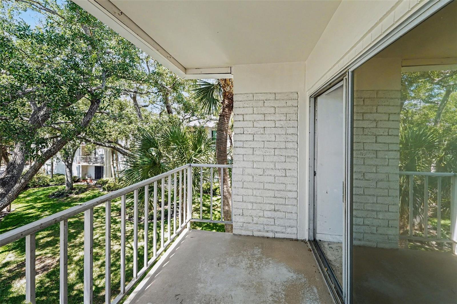 Image 18 of 31 For 3325 Bayshore Boulevard F36