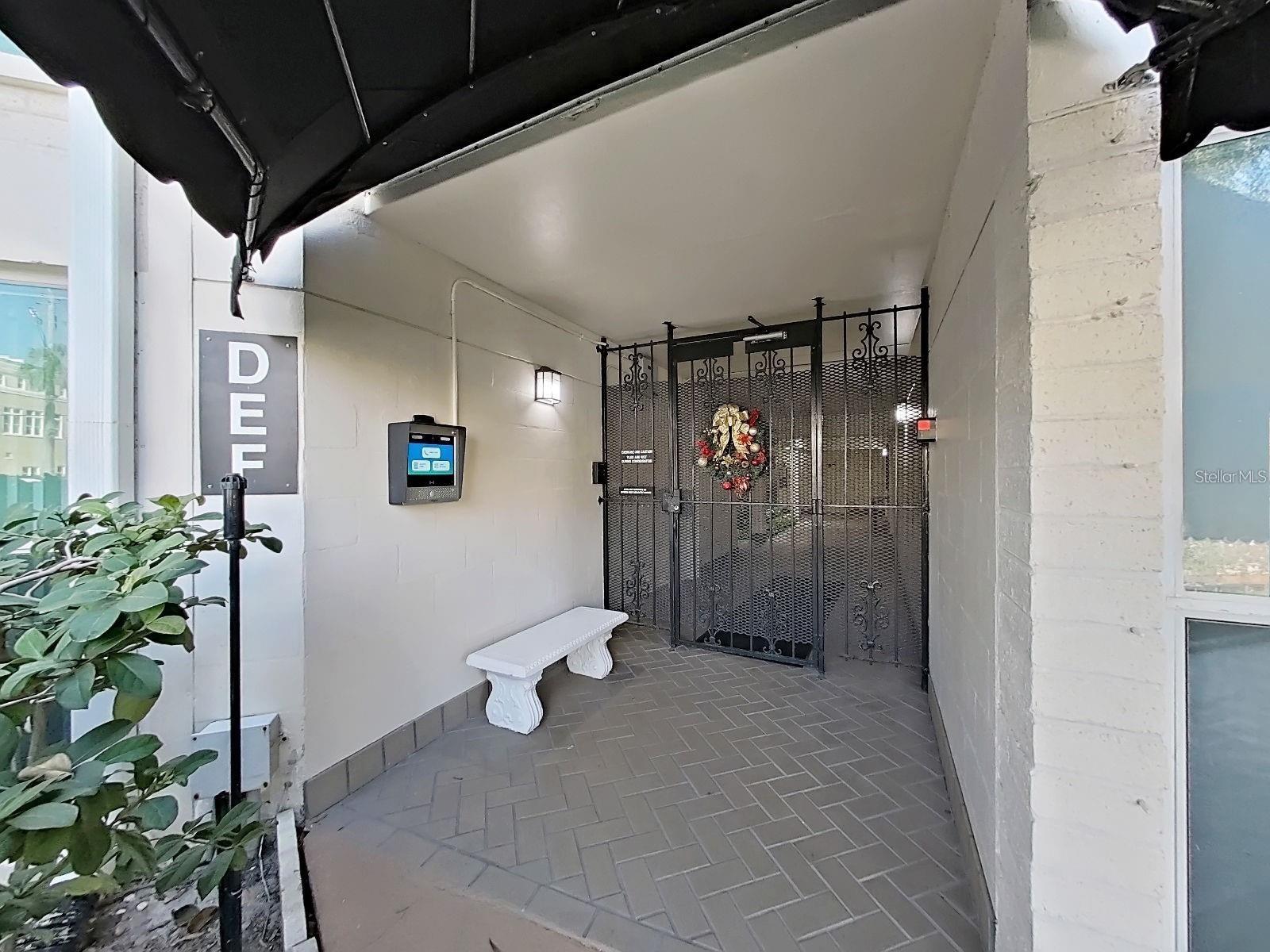 Image 2 of 31 For 3325 Bayshore Boulevard F36