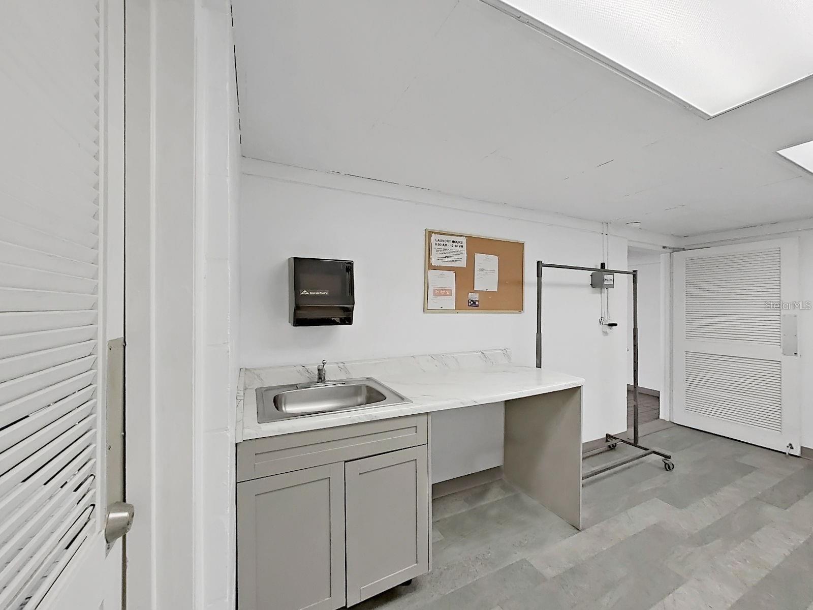 Image 20 of 31 For 3325 Bayshore Boulevard F36