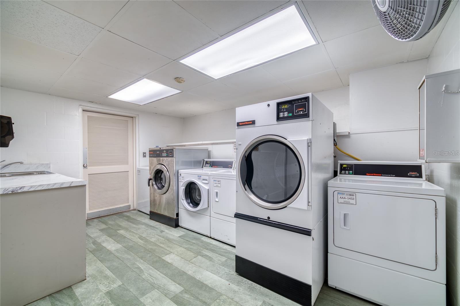 Image 21 of 31 For 3325 Bayshore Boulevard F36