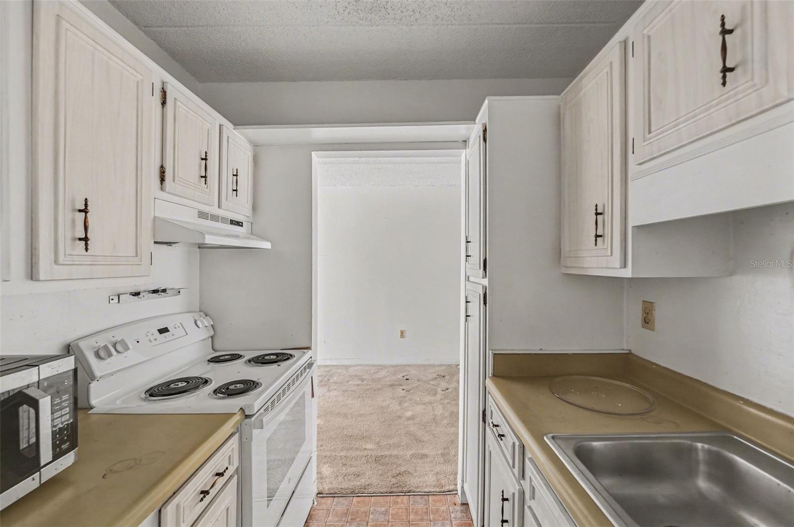 Image 7 of 31 For 3325 Bayshore Boulevard F36