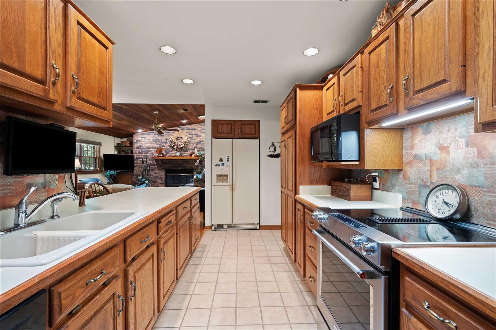 Image 16 of 51 For 35935 Lana Drive