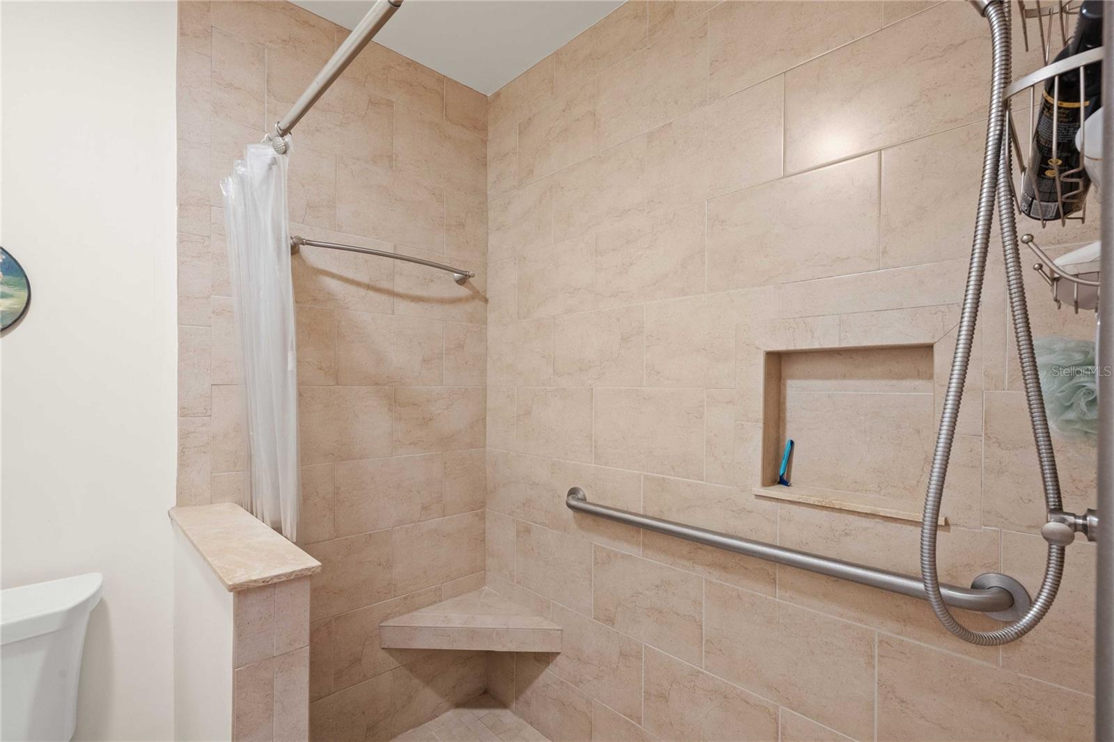 Image 22 of 51 For 35935 Lana Drive