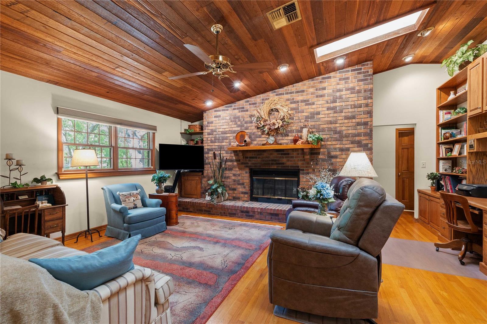 Image 4 of 51 For 35935 Lana Drive