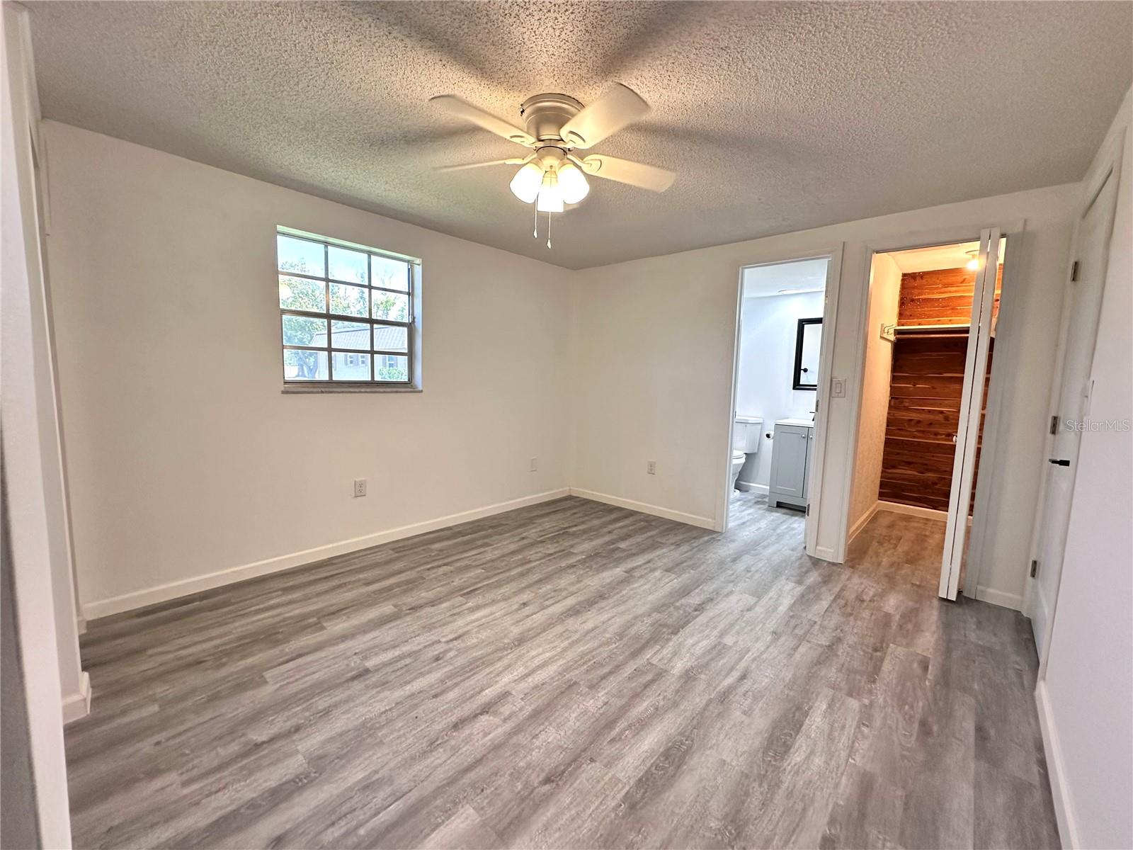 Image 19 of 37 For 4445 Rustic Drive D