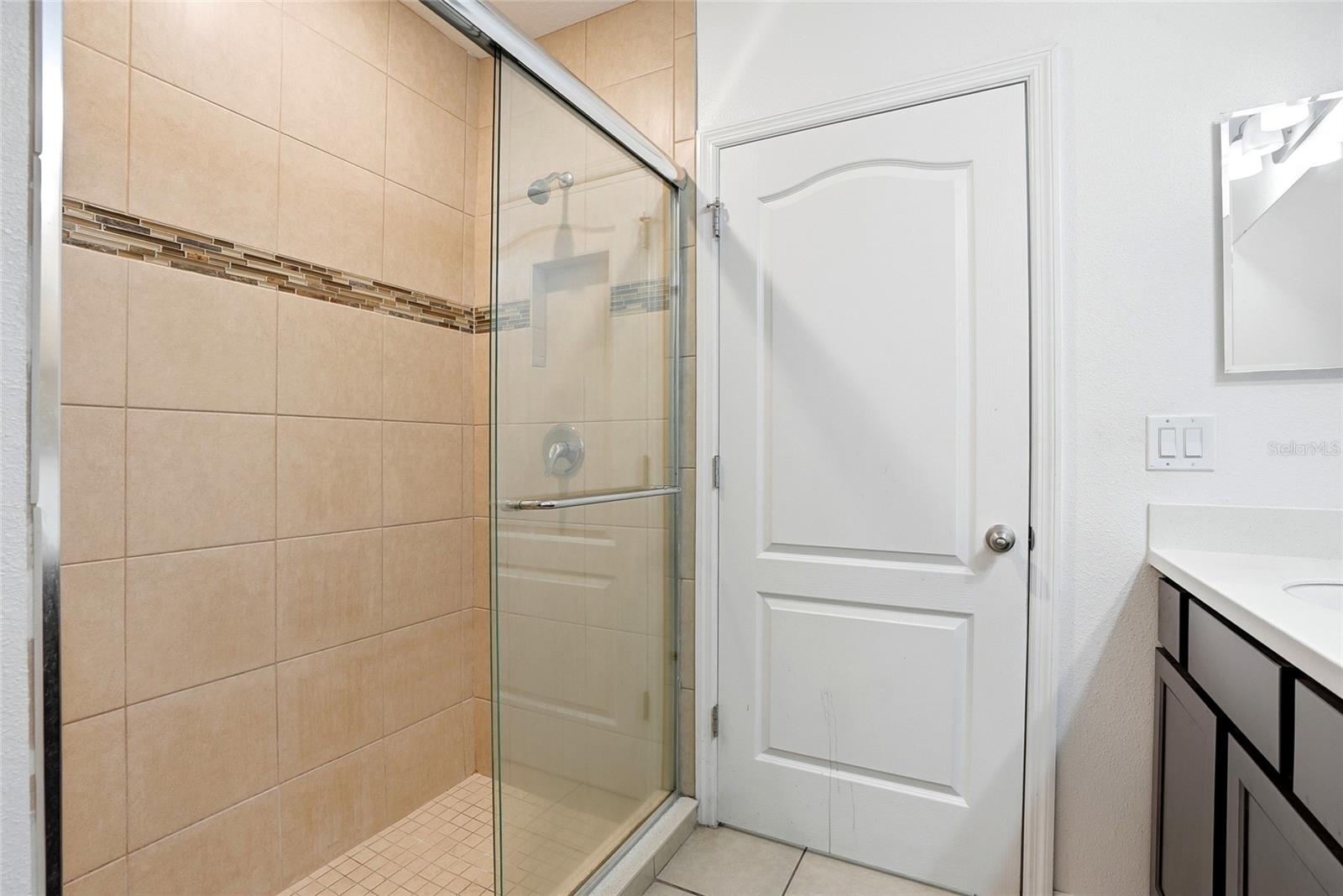 Image 17 of 46 For 4521 Reisswood Loop