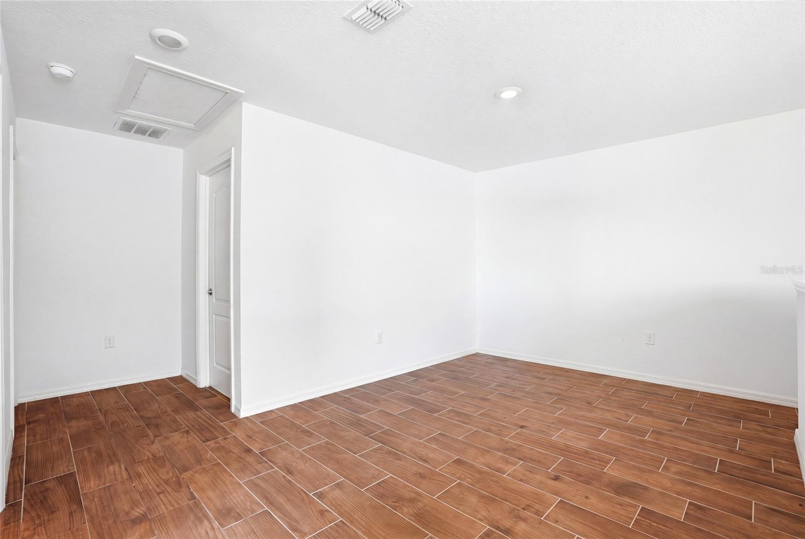 Image 21 of 46 For 4521 Reisswood Loop