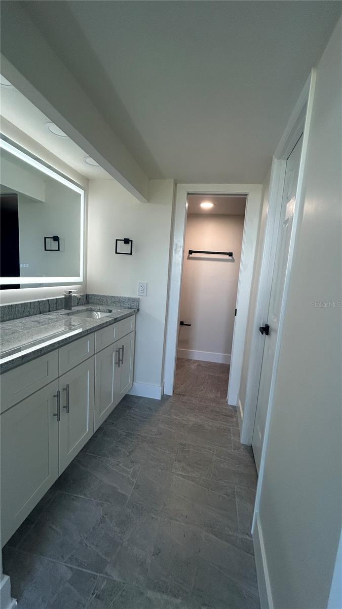 Image 5 of 11 For 2618 Cove Cay Drive 103