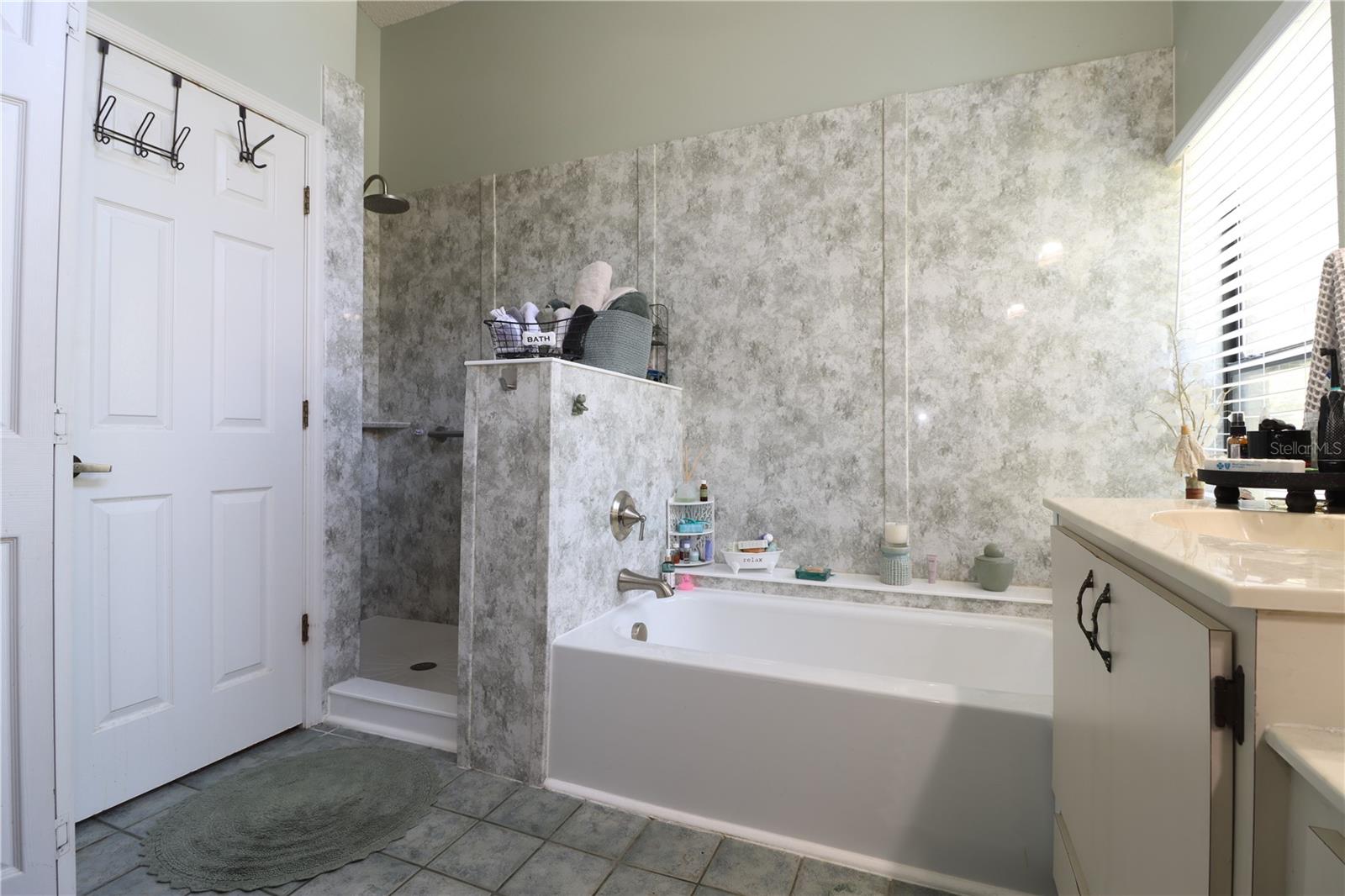 Image 21 of 43 For 3350 Laurelwood Court