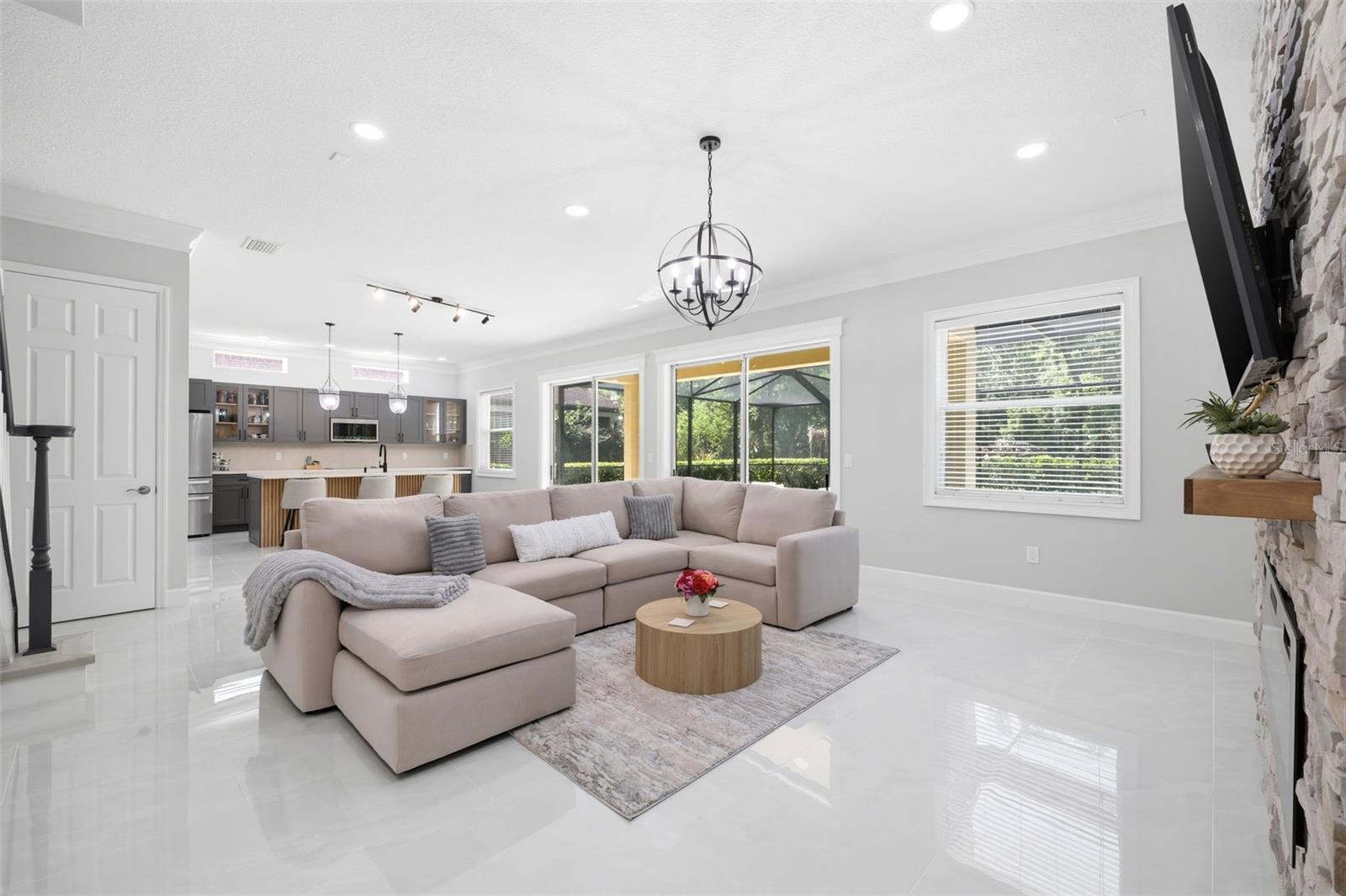 Listing photo id 13 for 8005 Cypress Crossing Court