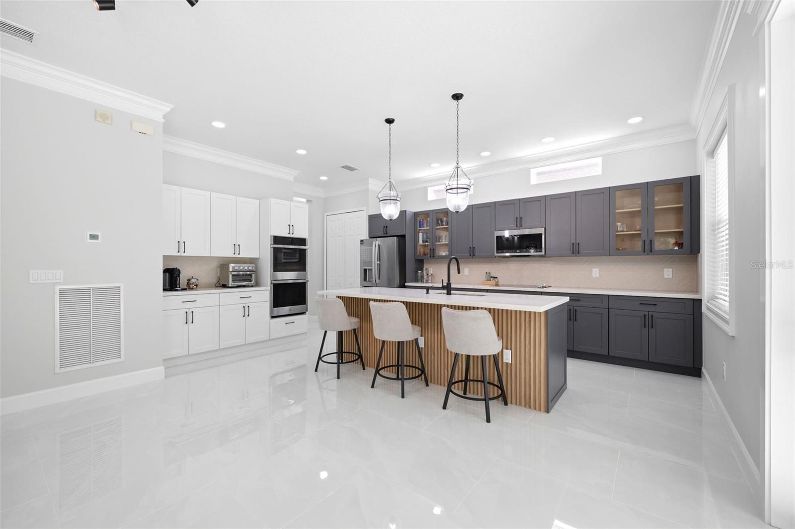 Listing photo id 16 for 8005 Cypress Crossing Court