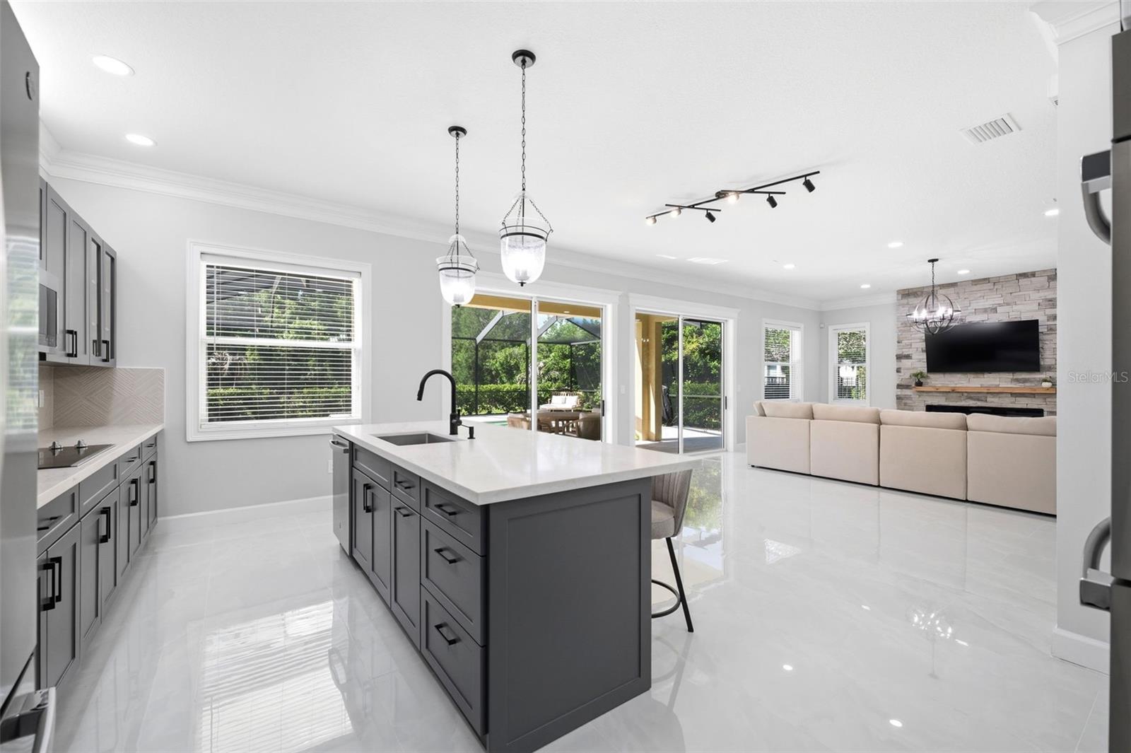 Listing photo id 22 for 8005 Cypress Crossing Court