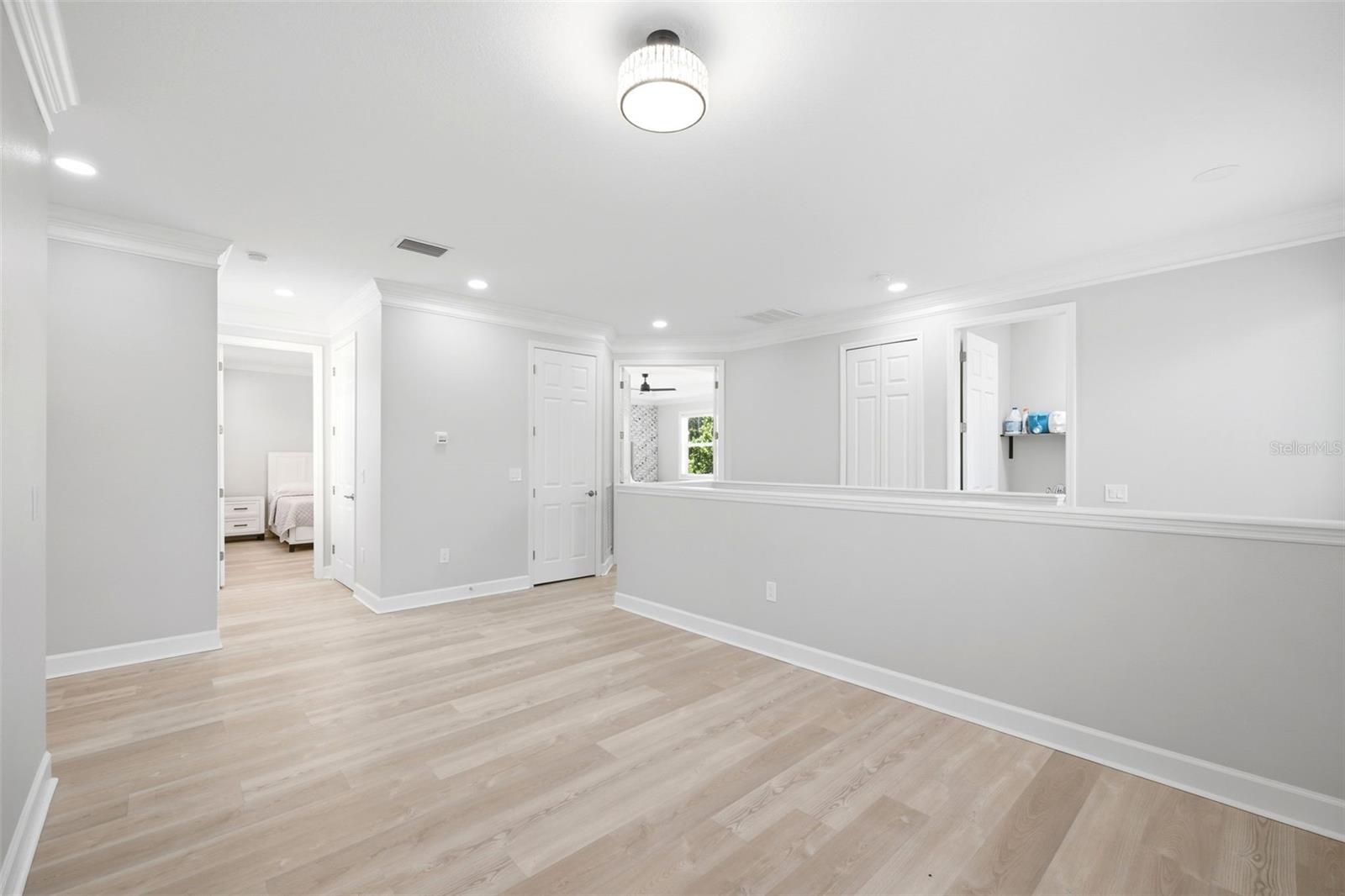 Listing photo id 31 for 8005 Cypress Crossing Court