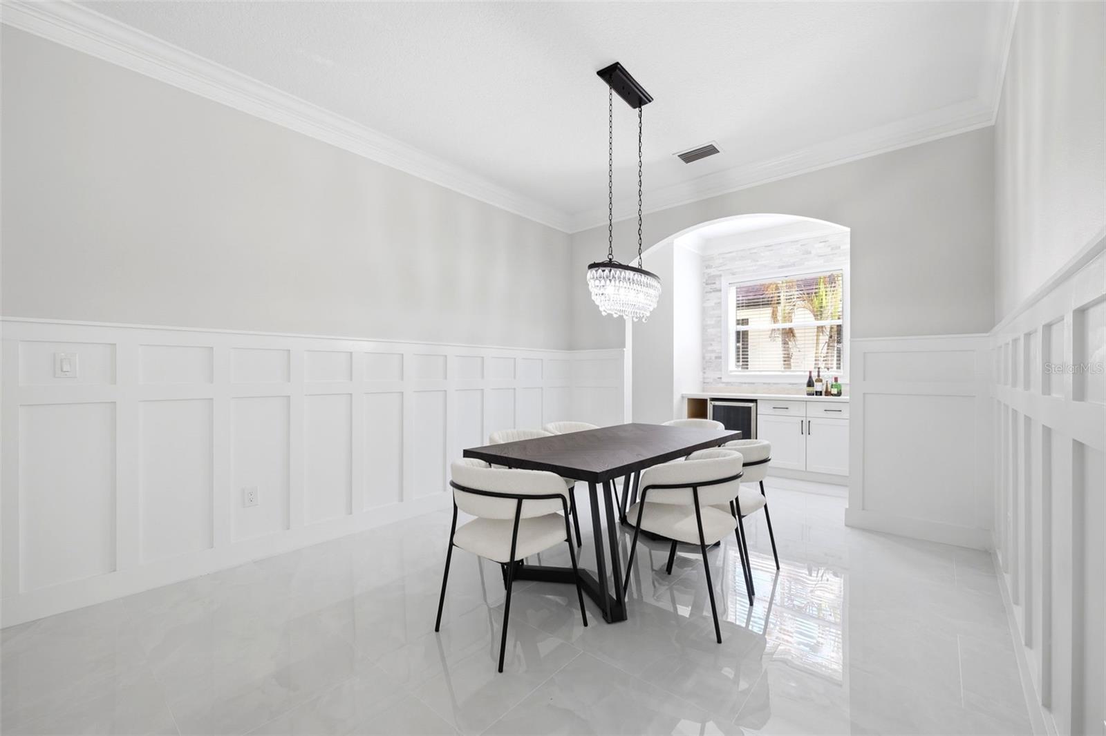 Listing photo id 6 for 8005 Cypress Crossing Court