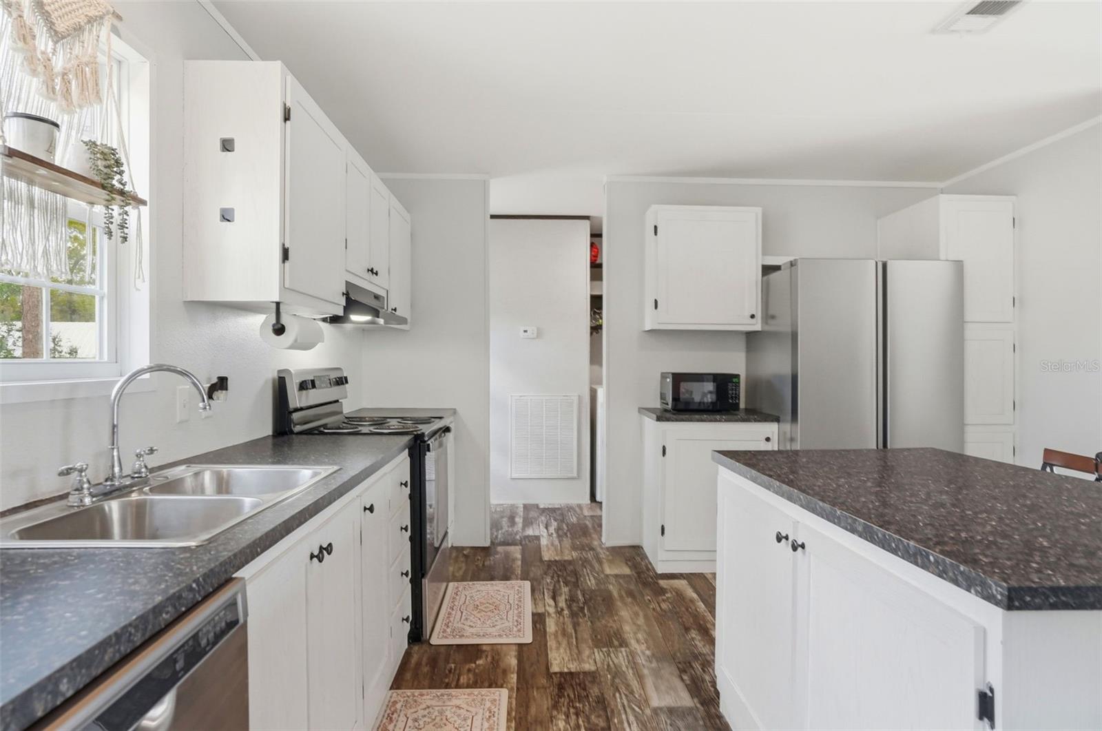 Image 11 of 38 For 5404 Heloise Terrace