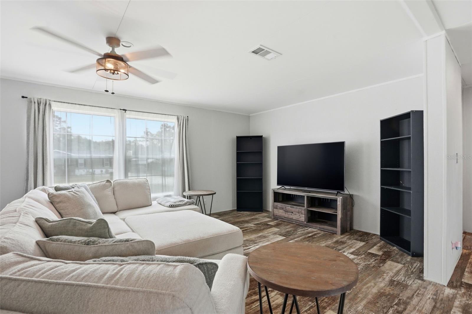 Image 6 of 38 For 5404 Heloise Terrace