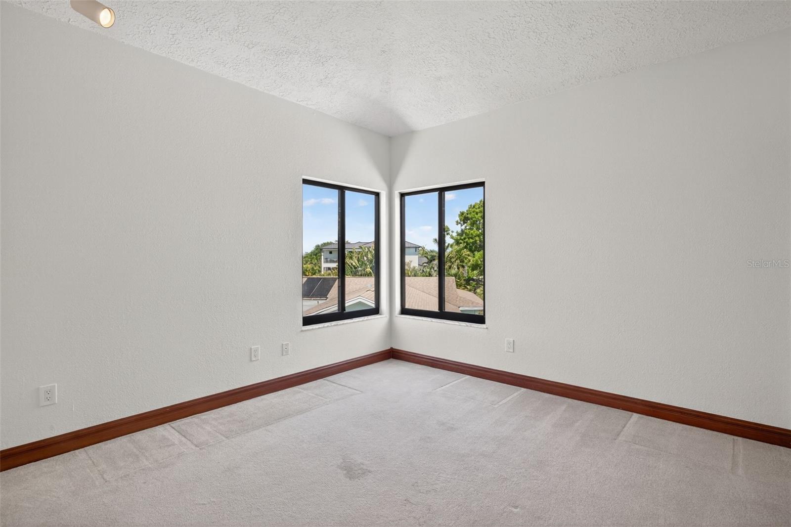 Image 36 of 70 For 4300 13th Way Ne