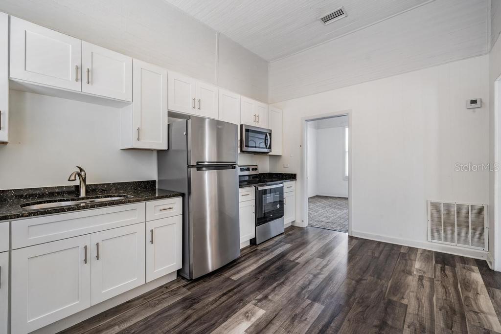 Image 10 of 19 For 2319 Aileen Street B