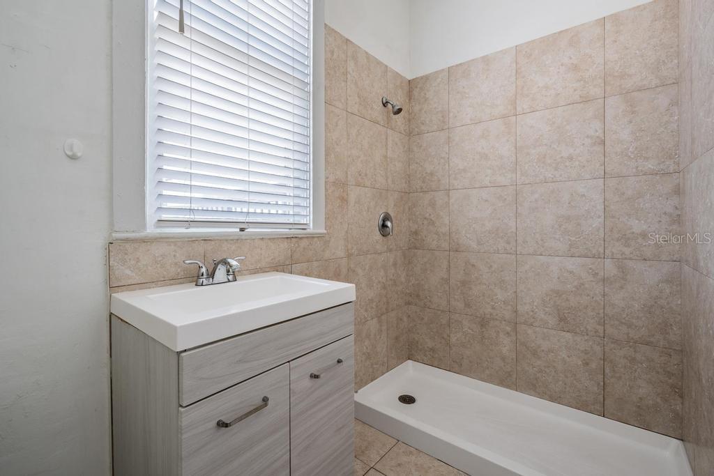 Image 18 of 19 For 2319 Aileen Street B