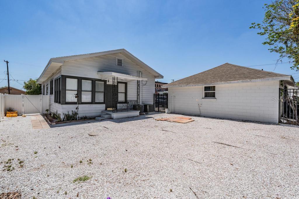 Image 4 of 19 For 2319 Aileen Street B