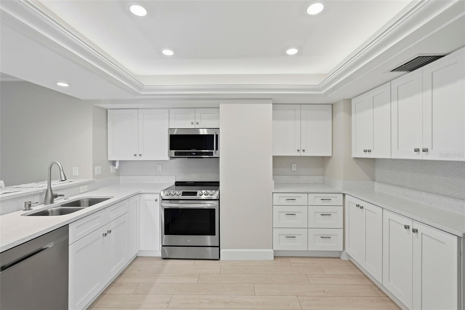 Image 4 of 46 For 1100 Pinellas Bayway S G2