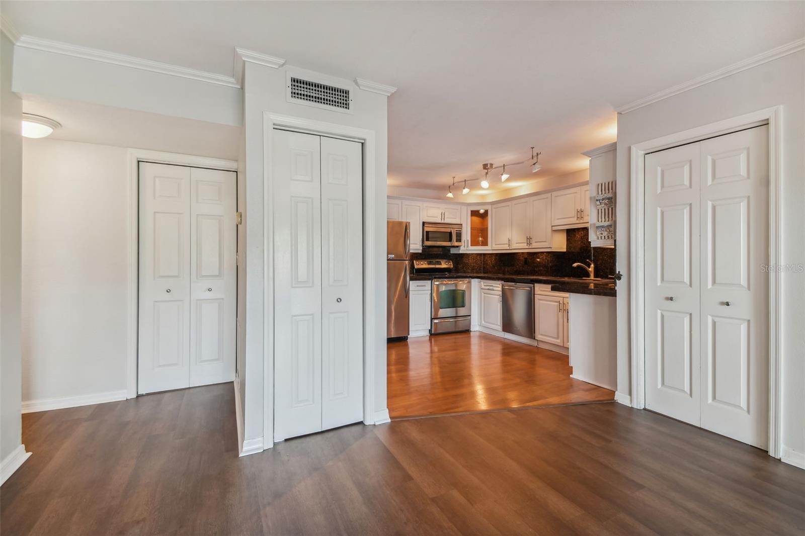 Image 11 of 49 For 5558 Baywater Drive 167