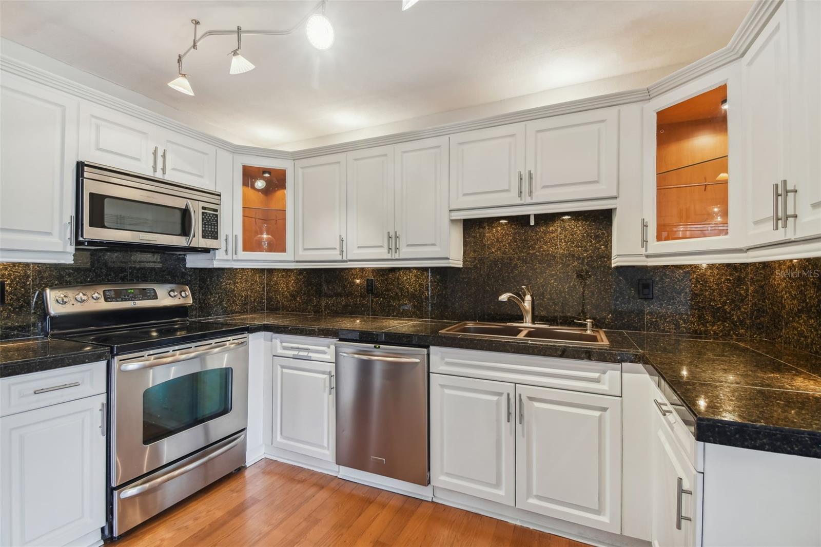 Image 12 of 49 For 5558 Baywater Drive 167