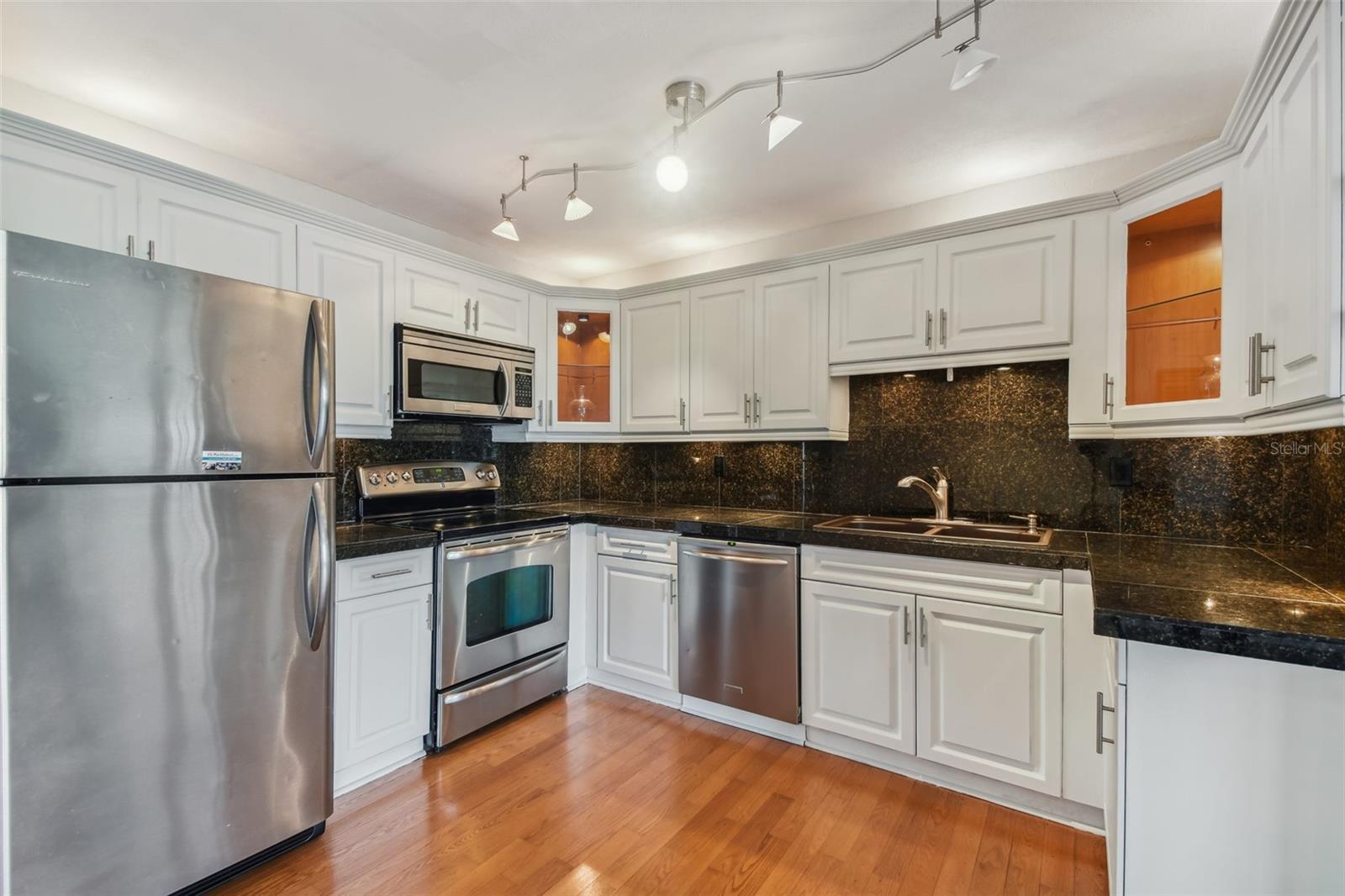 Image 14 of 49 For 5558 Baywater Drive 167