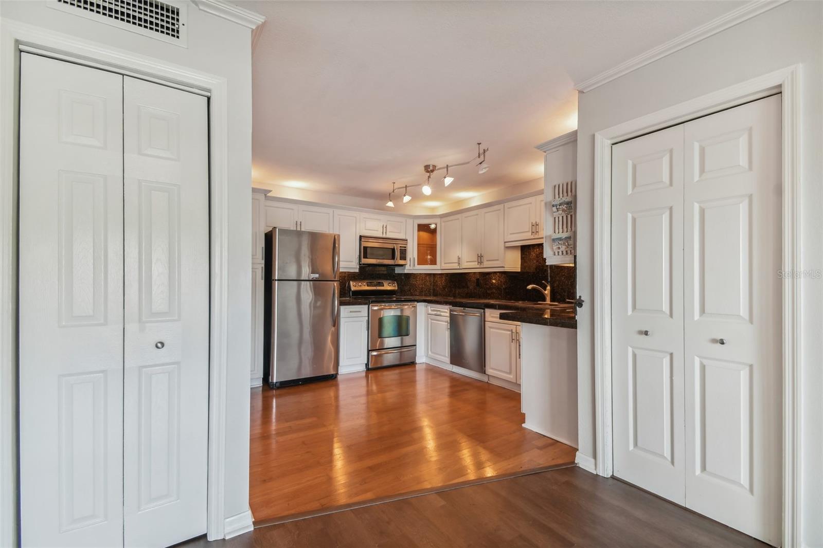 Image 15 of 49 For 5558 Baywater Drive 167