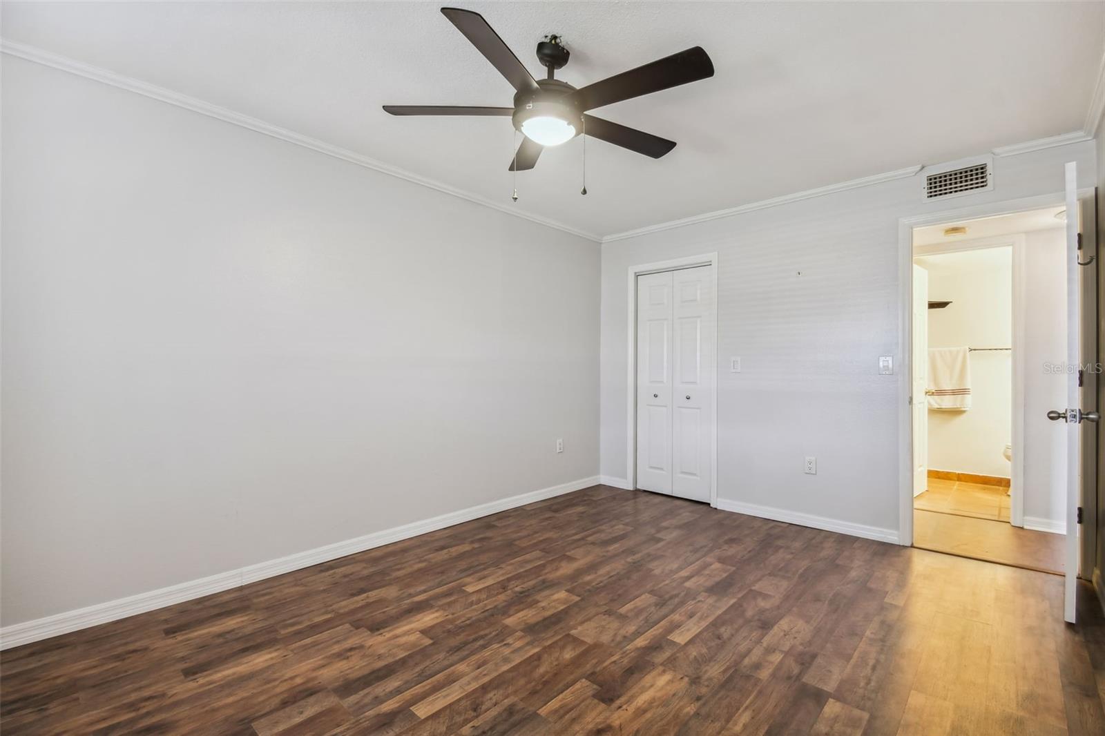 Image 16 of 49 For 5558 Baywater Drive 167