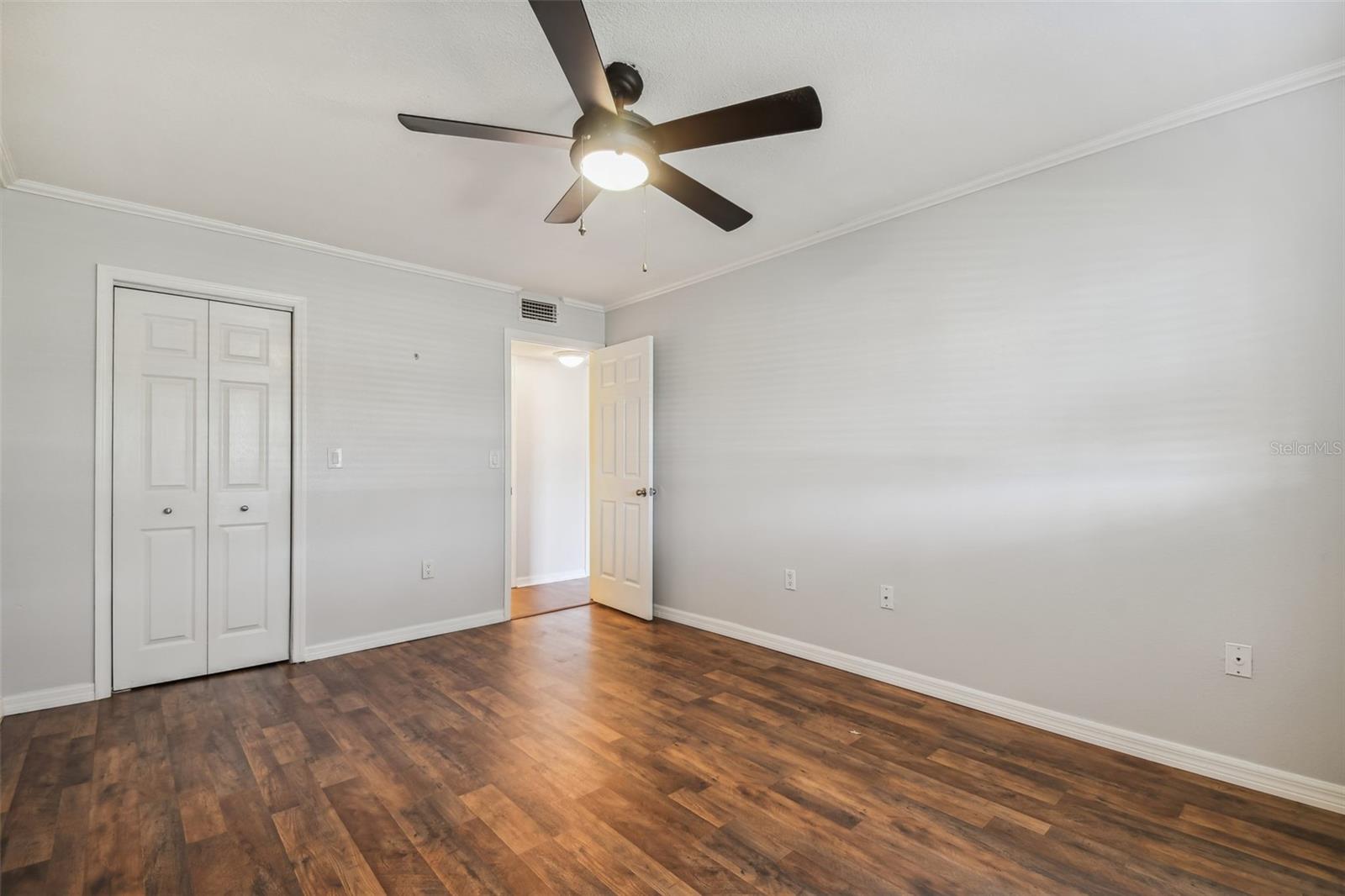 Image 18 of 49 For 5558 Baywater Drive 167