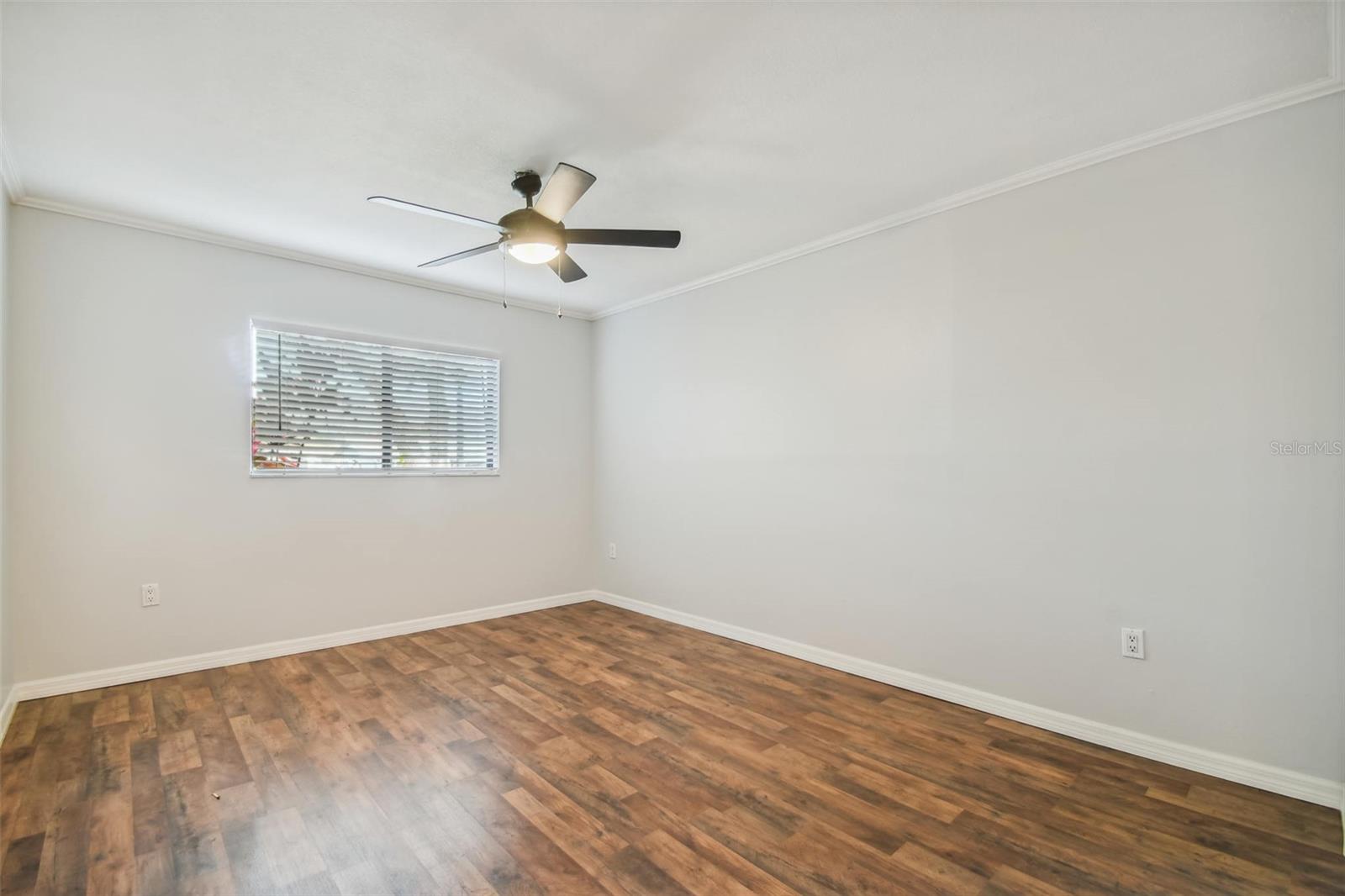 Image 19 of 49 For 5558 Baywater Drive 167