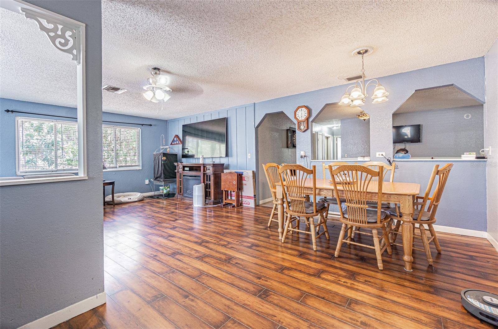 Image 11 of 32 For 17851 Oxenham Avenue