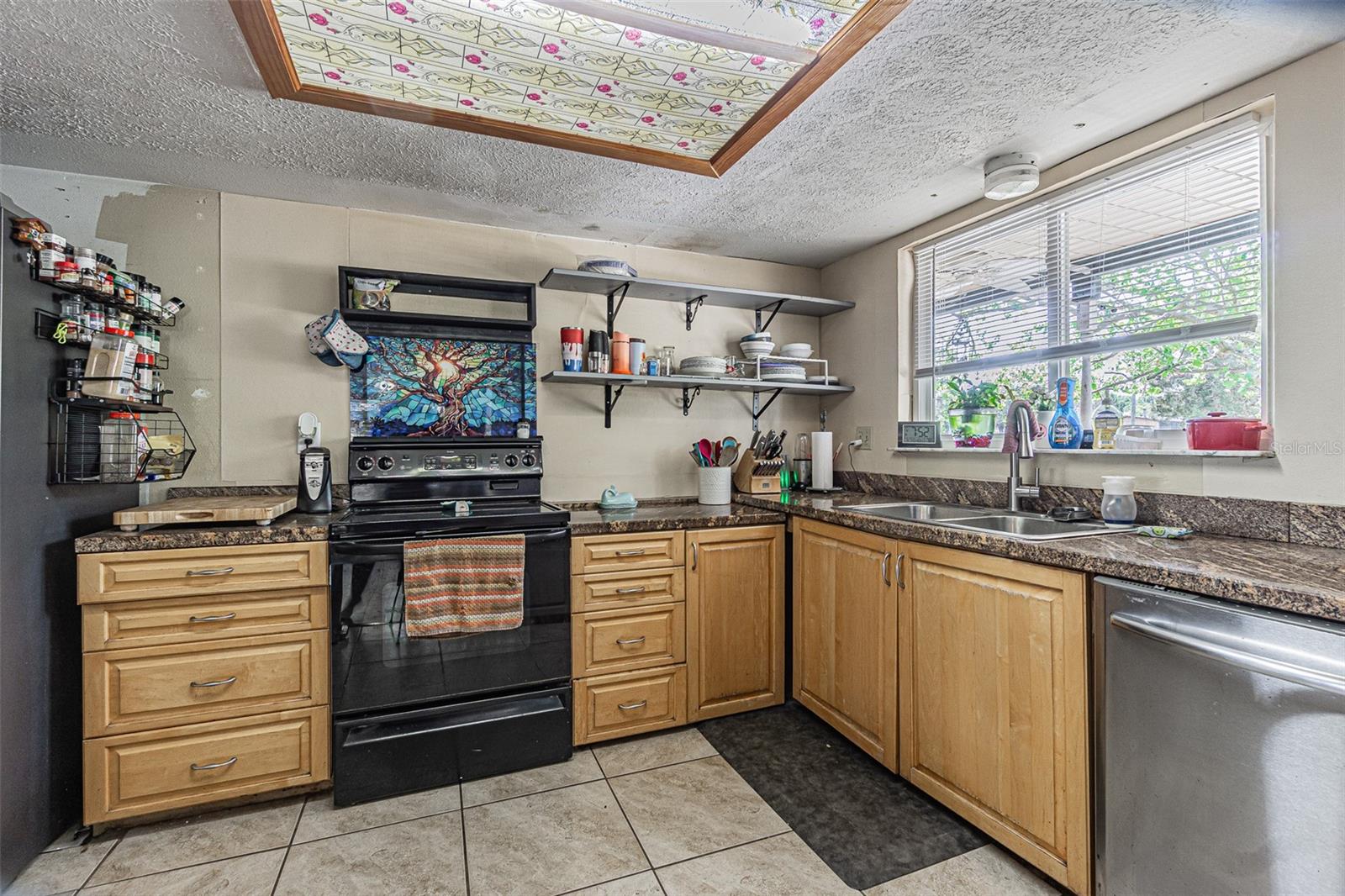 Image 14 of 32 For 17851 Oxenham Avenue