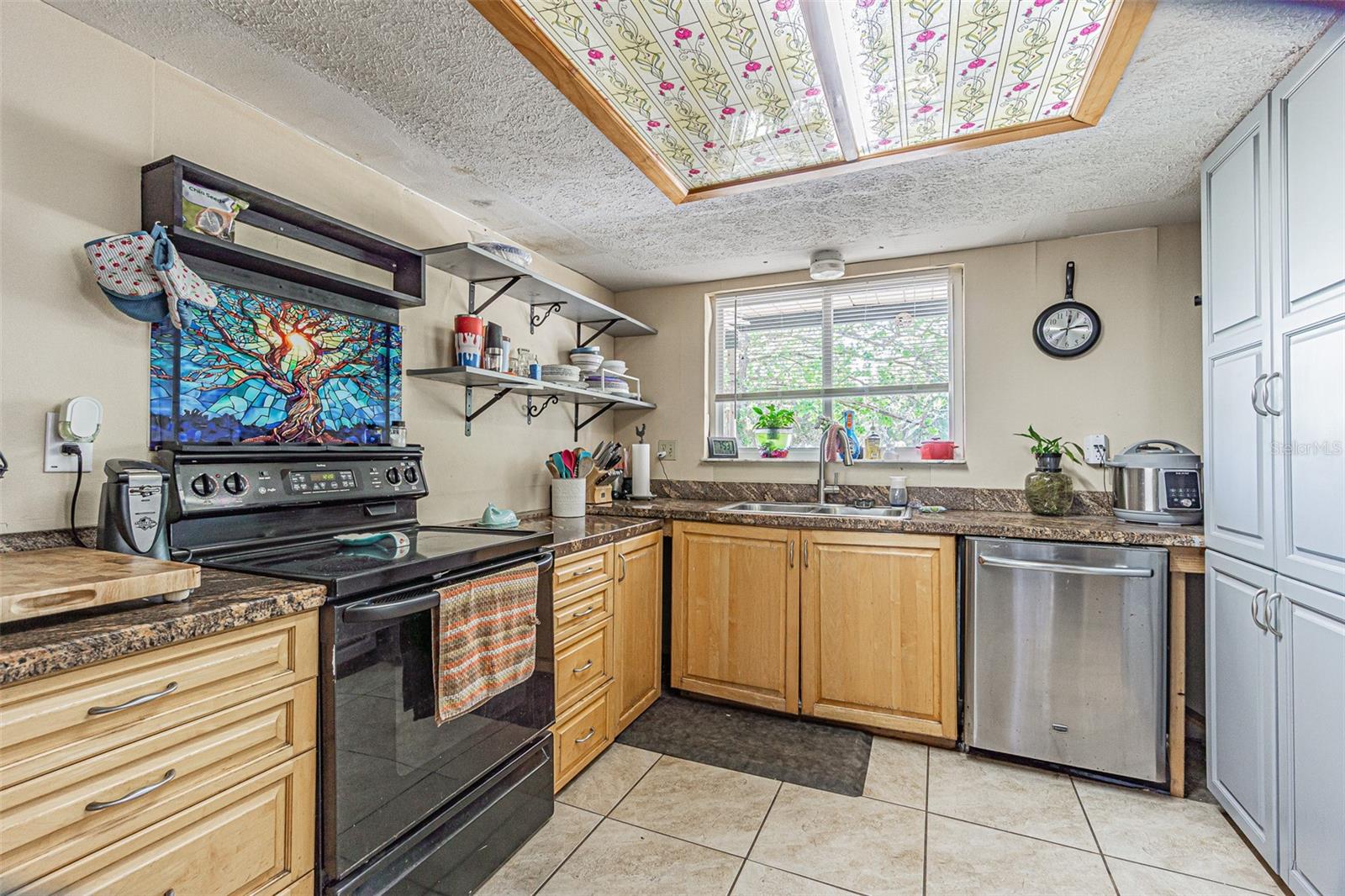 Image 15 of 32 For 17851 Oxenham Avenue