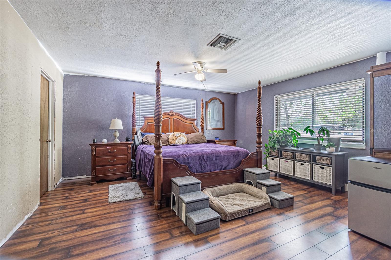 Image 16 of 32 For 17851 Oxenham Avenue