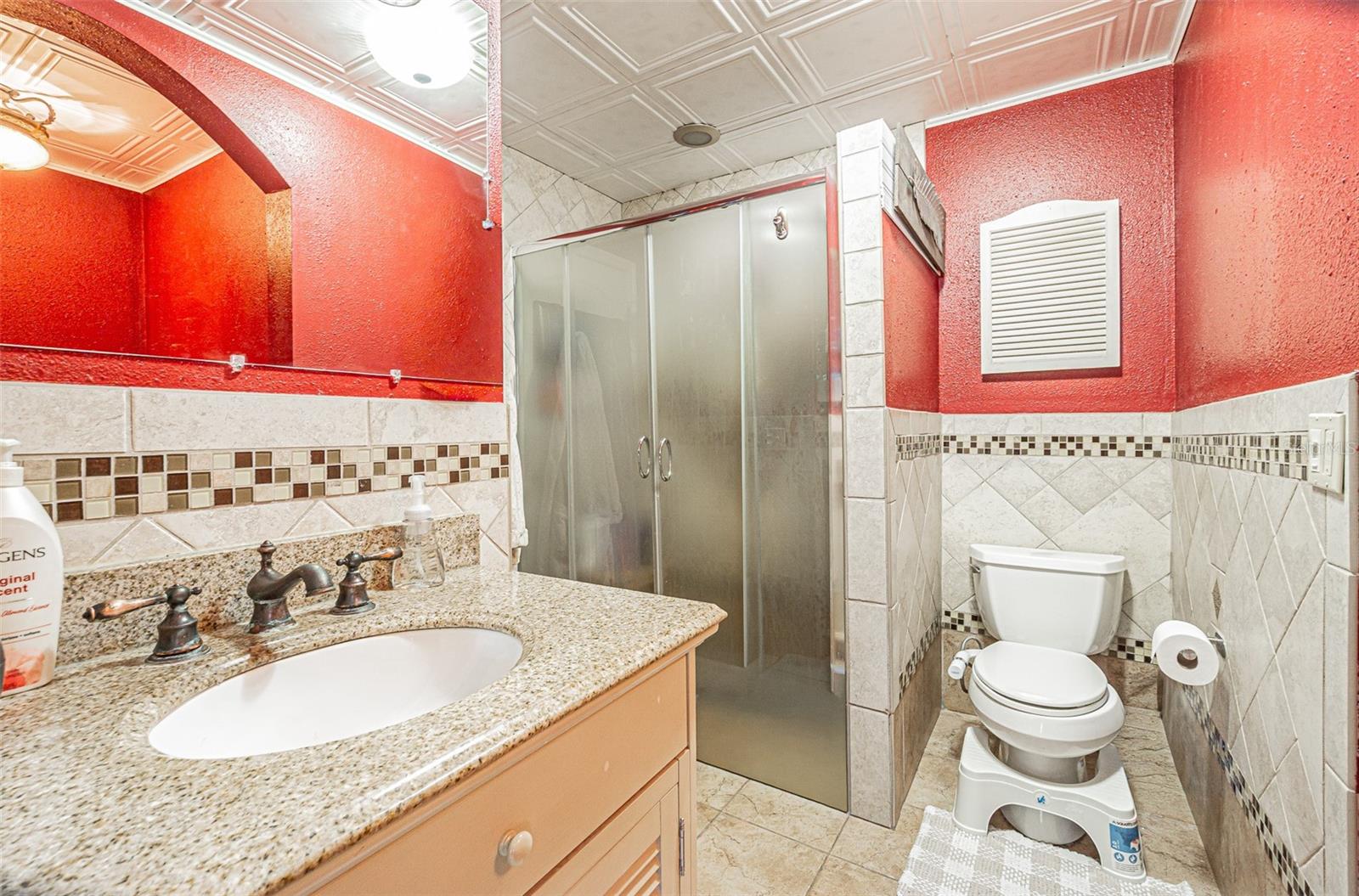 Image 19 of 32 For 17851 Oxenham Avenue