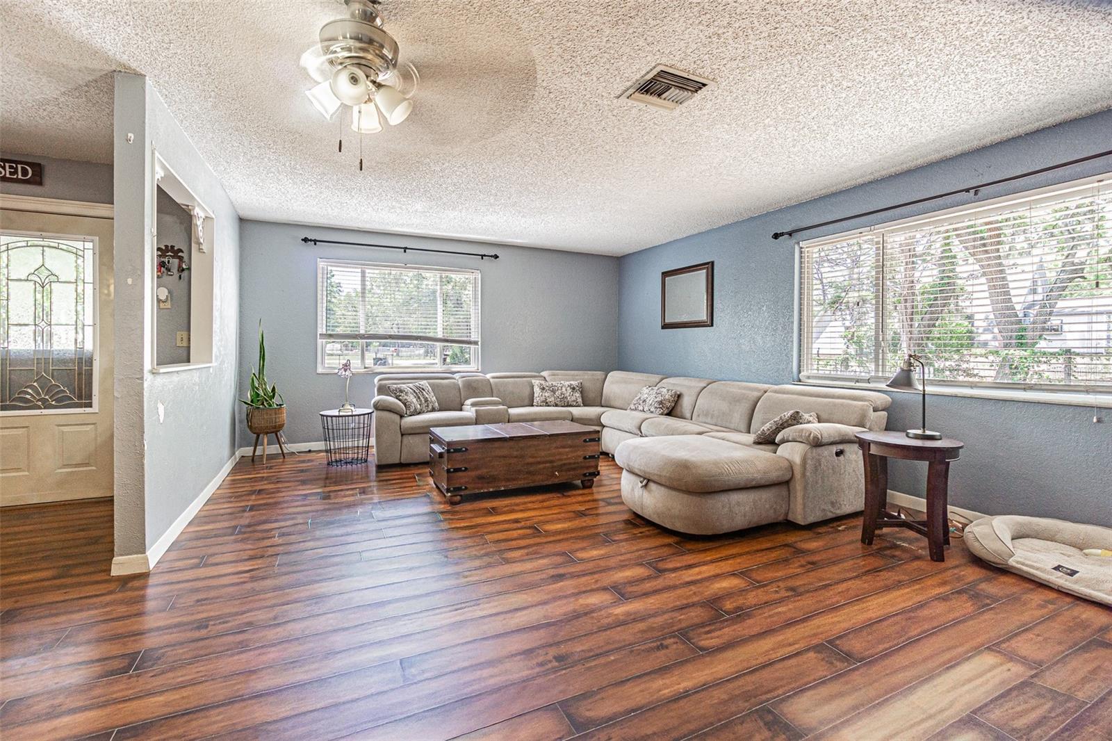 Image 8 of 32 For 17851 Oxenham Avenue