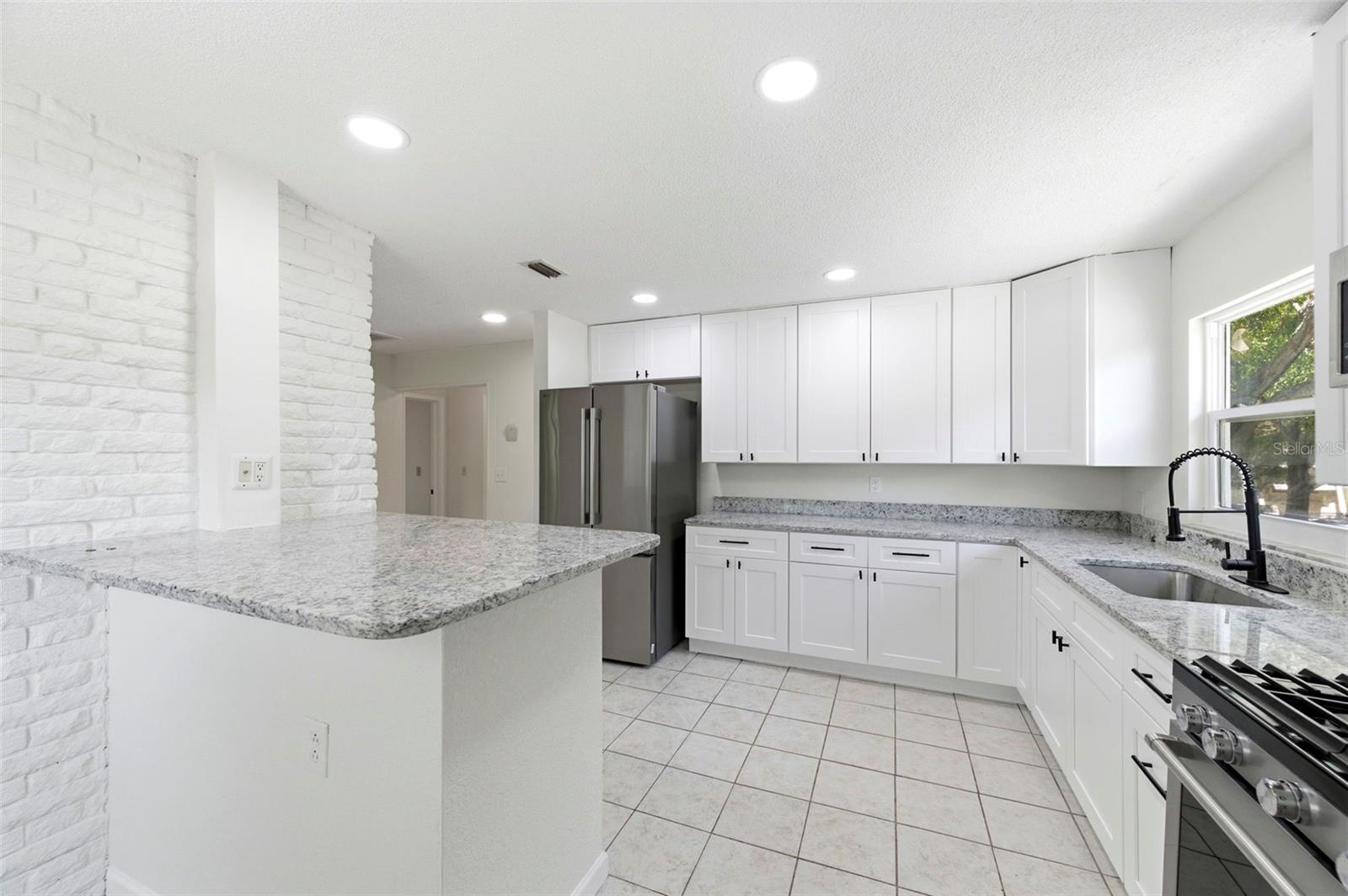 Image 9 of 55 For 5136 68th Street N B