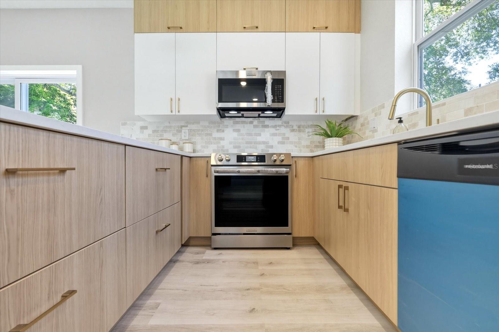 Image 17 of 42 For 1044 12th Avenue S