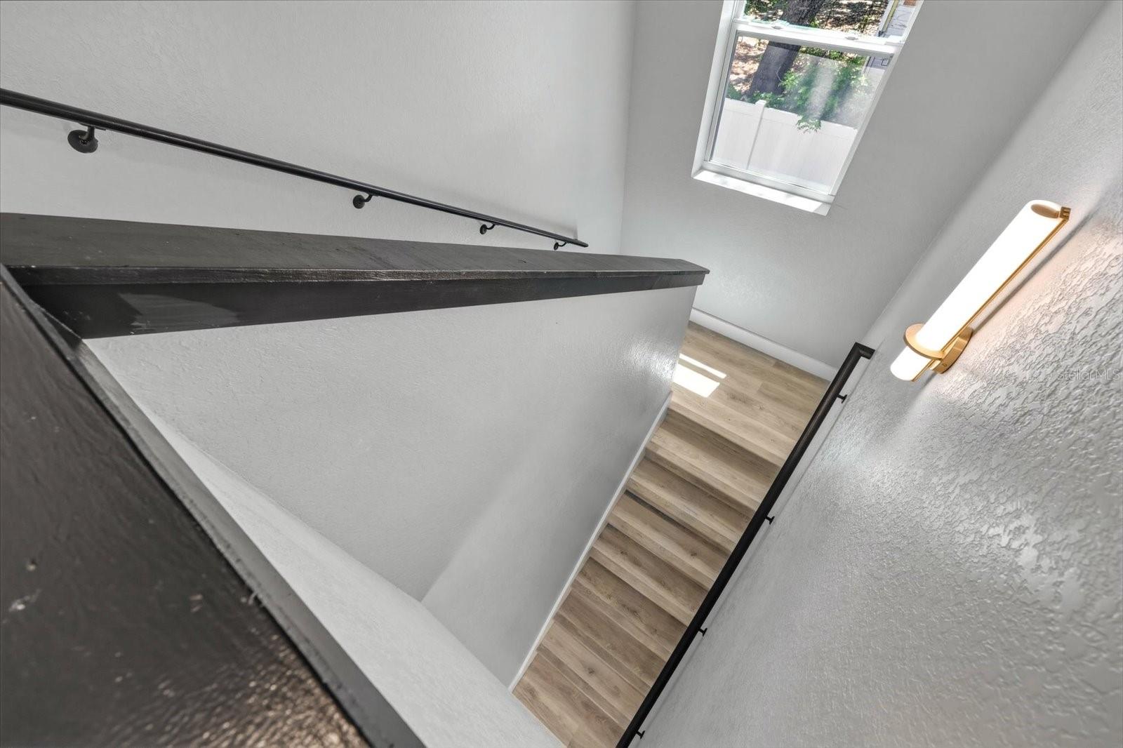 Image 22 of 42 For 1044 12th Avenue S