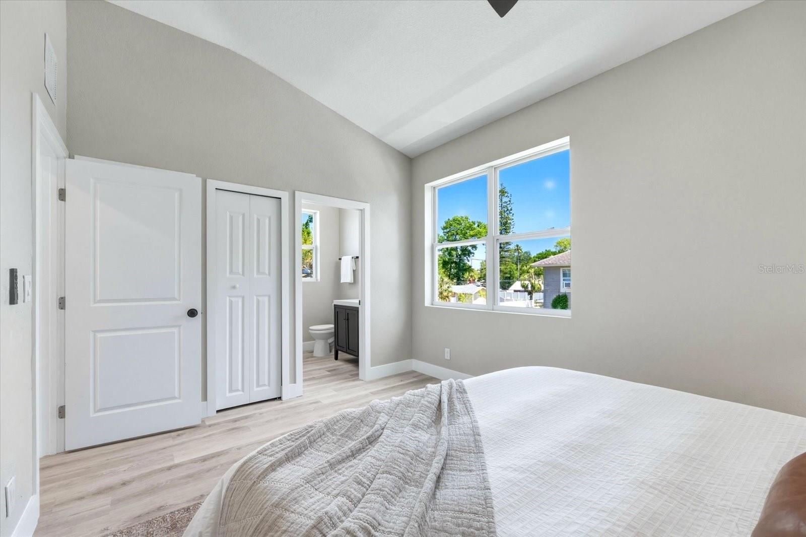 Image 25 of 42 For 1044 12th Avenue S