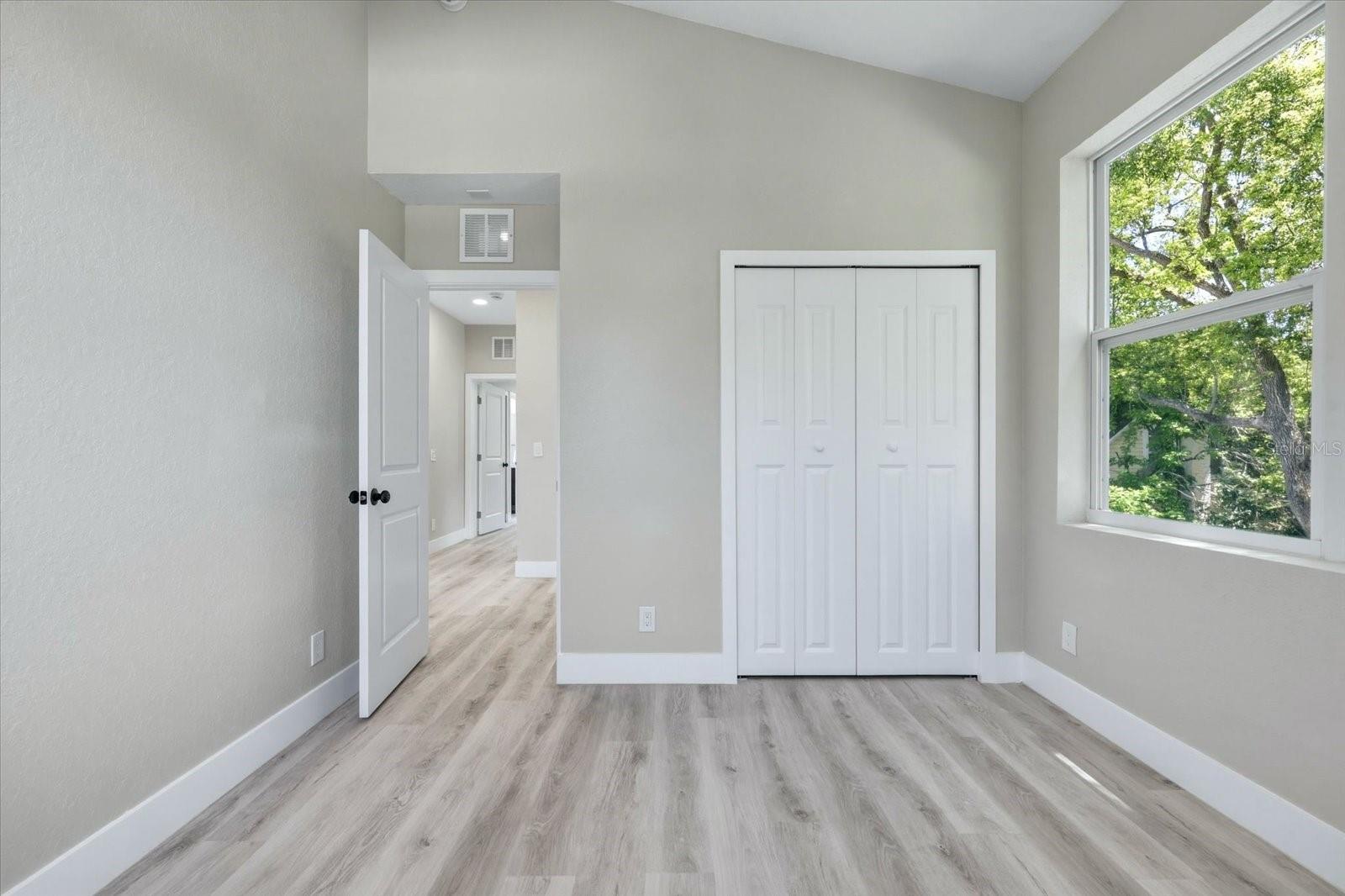 Image 33 of 42 For 1044 12th Avenue S